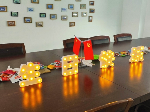 Últimas noticias de la empresa sobre Actividad-Candid celebra su cumpleaños con los empleados